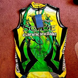 Men’s large done sleeveless bike jersey